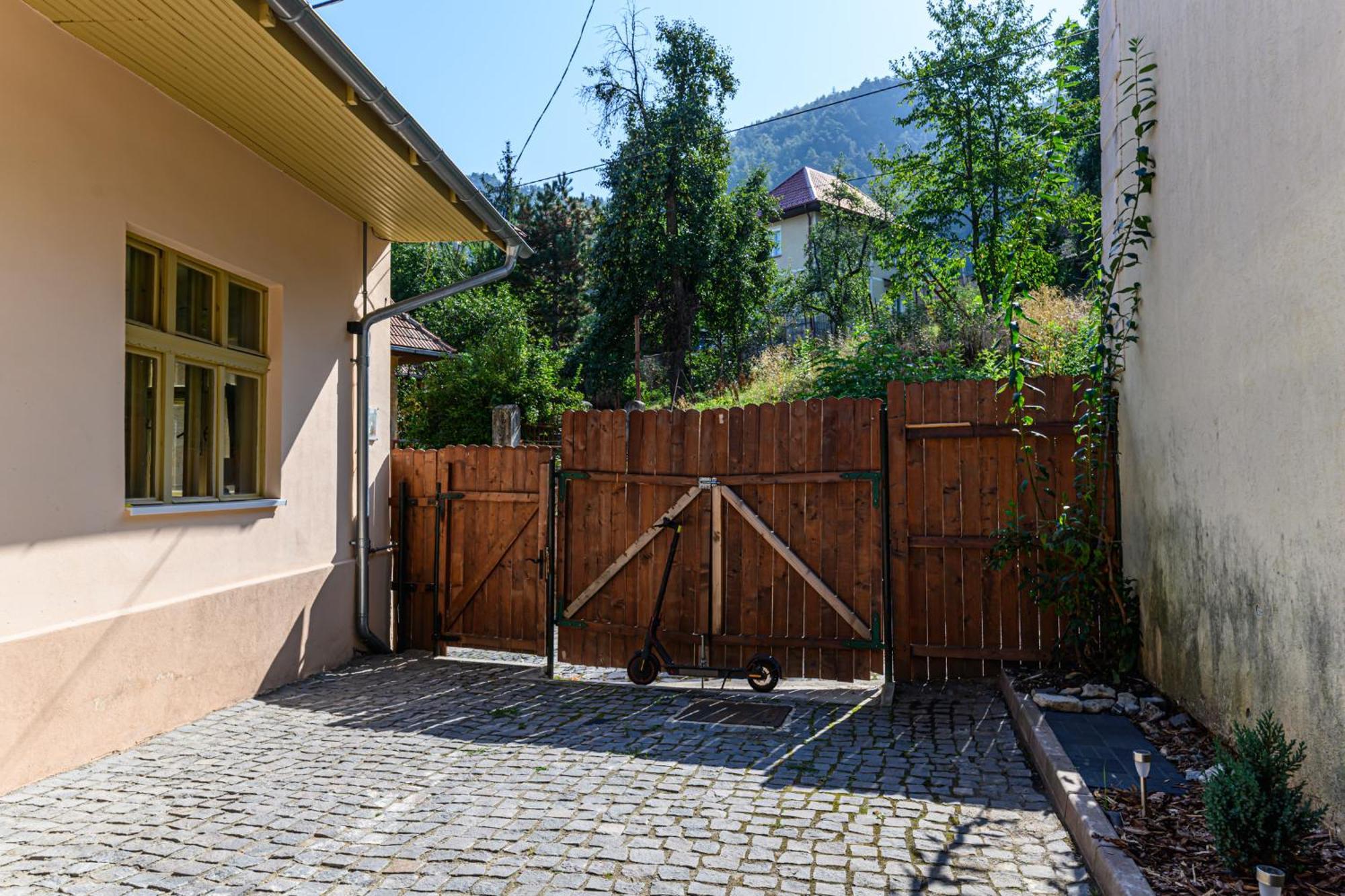 Lagom - Hot Tub Hideout Braşov Buitenkant foto