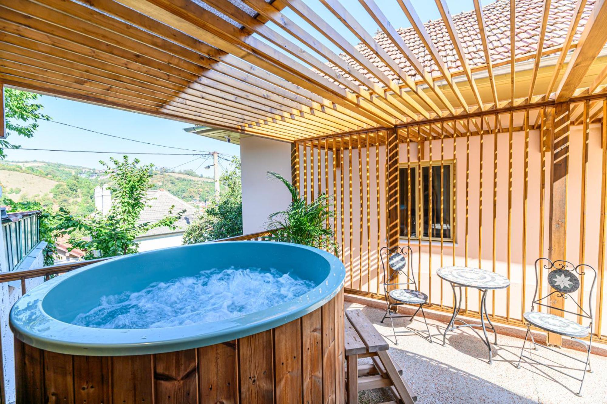Lagom - Hot Tub Hideout Braşov Buitenkant foto