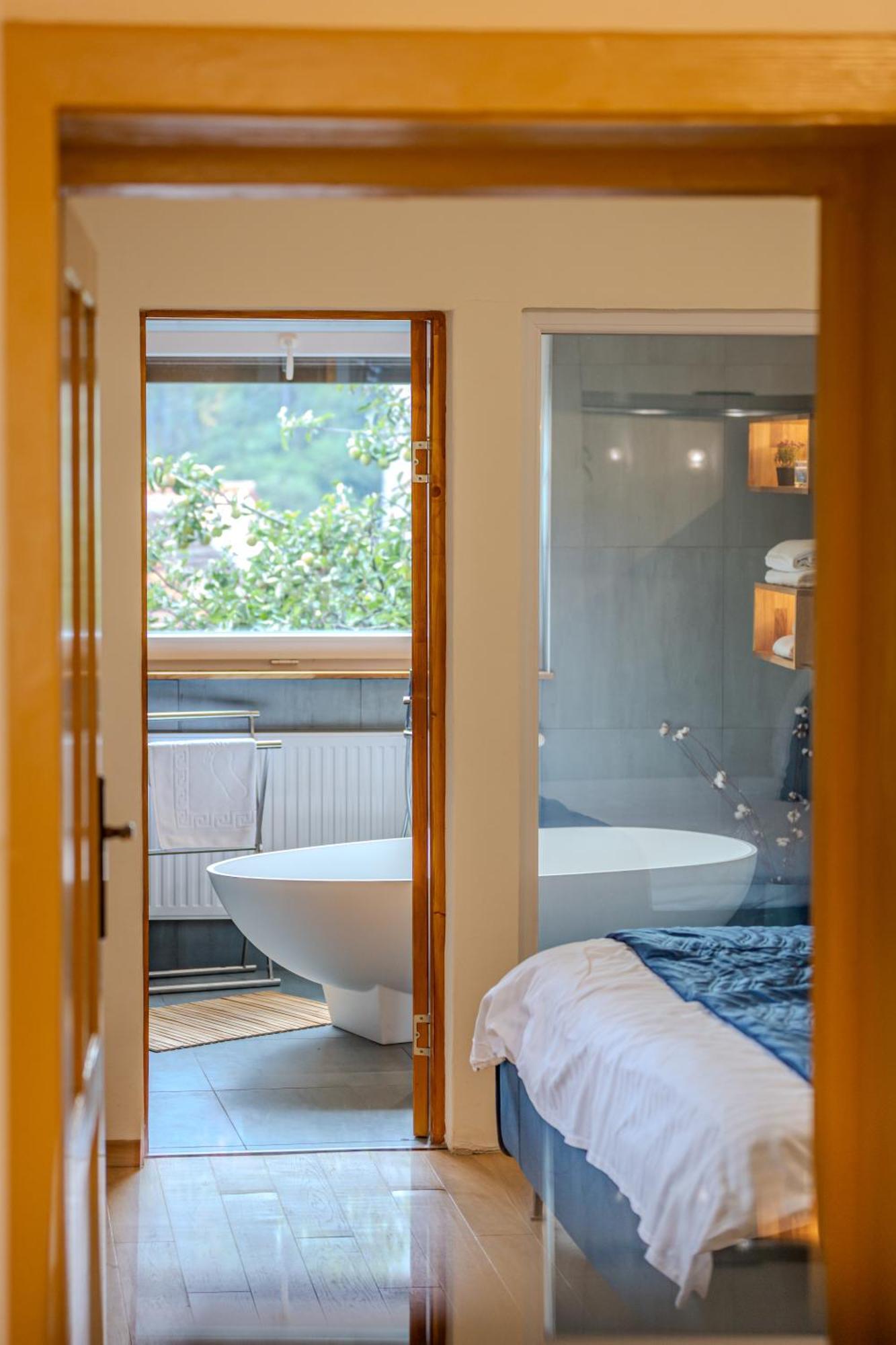 Lagom - Hot Tub Hideout Braşov Buitenkant foto